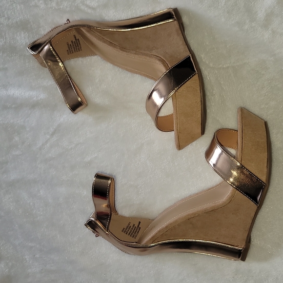 Shoe Dazzle | Shoes | Rose Gold Wedges Size 8 | Poshmark